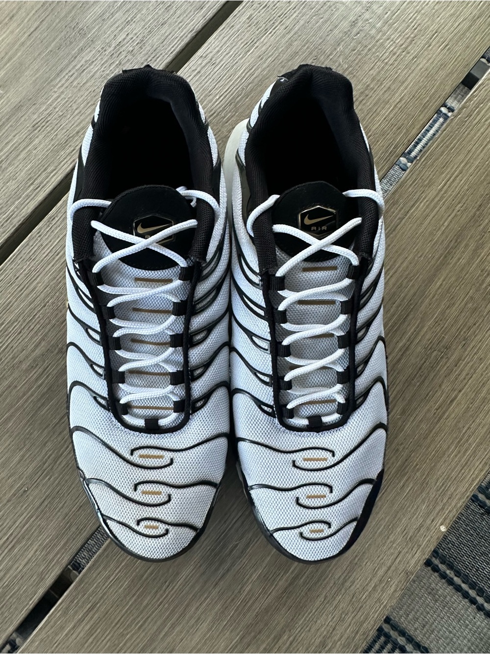 Nike Men’s White and Black Wave-Trim Athletic Sneakers
